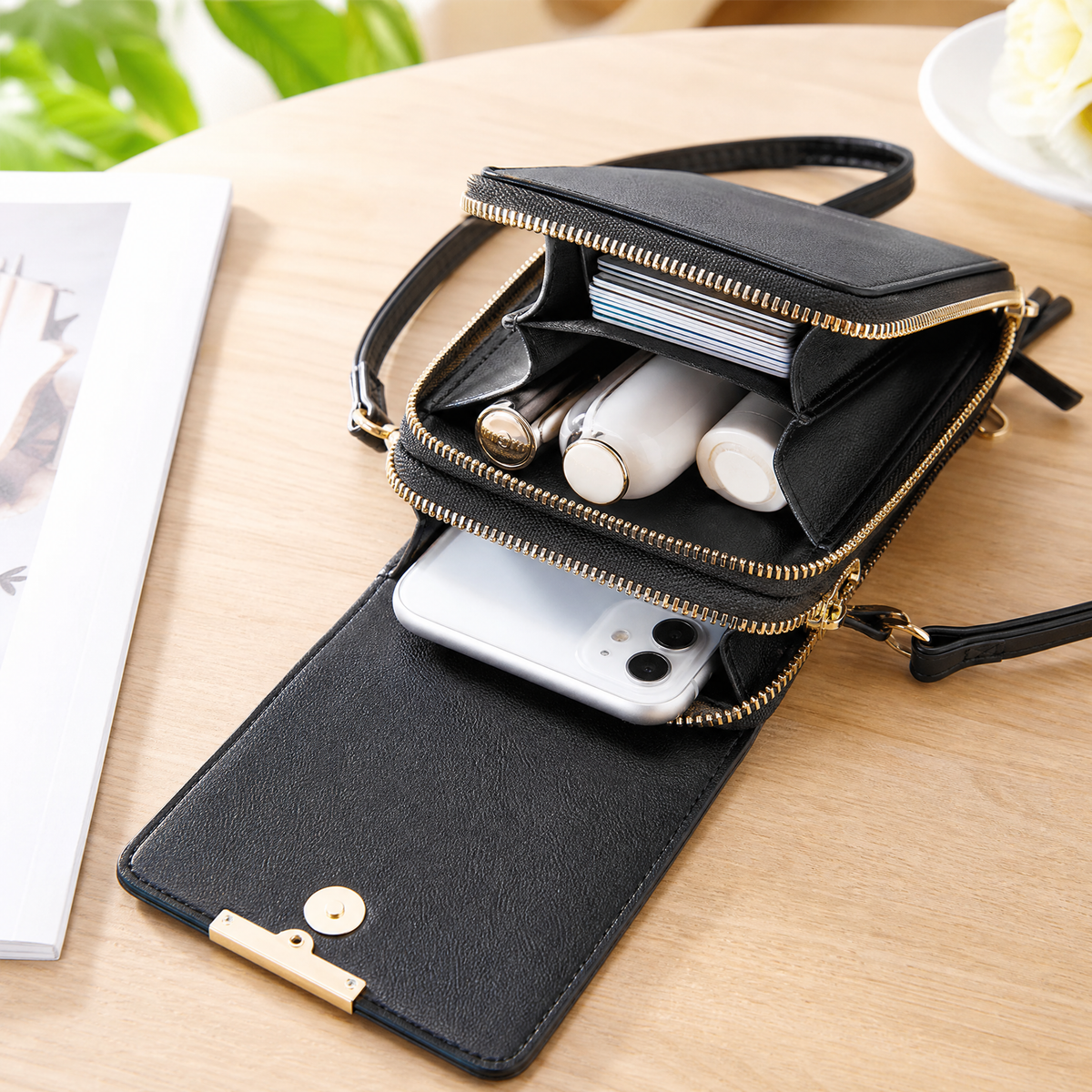 Tasche aufgefächert mit Fächern