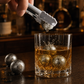 IceBalls in Bar mit Zange